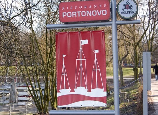 Ristorante Portonovo: Gestaltung eines Schildes unter Verwendung vorhandener Infrastruktur