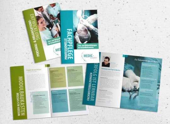 Medic Akademie: Info-Broschüren zu Weiterbildungen im Gesundheitswesen.